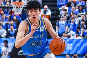 争议判罚点燃战火？王凯与张鹏珲对决福建，夏联焦点人物引热议
