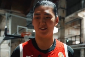 顶住压力！中国女篮球员逆境中展现坚韧意志
