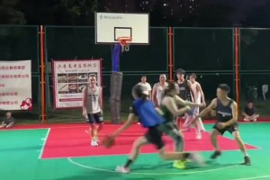 卧槽！小姐姐这变向真快啊，应该很多吧友不是她对手吧