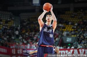 全网热议！徐昕离队引球迷热议，广东与广州携手支持他追梦NBA