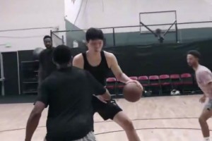 持续打磨！杨瀚森休赛期进行脚步和终结训练