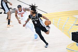逆转奇迹？尼克斯半场落后27分，球员心态引热议