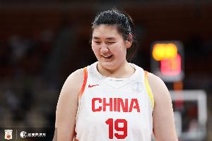攻防转换成关键！张子宇如何以19岁之龄演绎女篮新生代领袖风采
