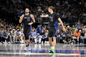 19岁新星逆境绽放，克莱汤普森感叹：他的意志力像打了10年NBA
