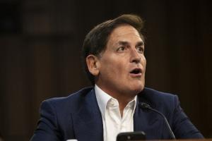 争议判罚引波澜？独行侠内斗疑云与湖人出售风波