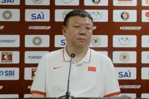 顶住压力！U18男篮逆境中展现顽强意志