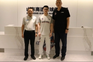 逆境中绽放！王岚嵚加盟山东男篮，四载合同见证坚韧意志