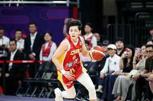 强强对决：中国女篮逆境翻盘，杨舒予关键上篮定胜负
