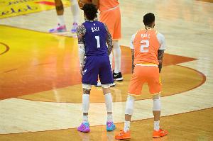 狂飙！球爹儿子展现大猩猩血性，NBA赛场掀翻强敌