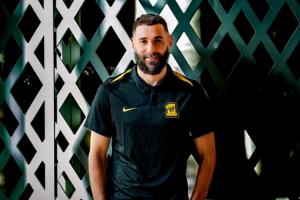 母队召唤未果，本泽马沙特合同锁死回归之路