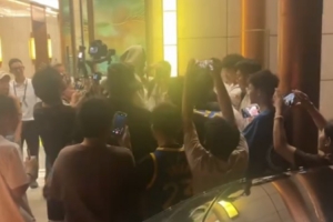 强强对话见证绿军锋芒！库里在对位中展现统治力