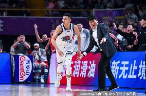 全网热议！山东男篮抵达淄博备战，球迷翘首以盼热身赛表现