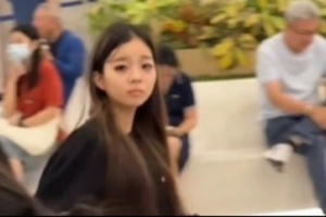 顶住压力！杰伦·威廉姆斯机场重逢网红树懒女孩isa，展现顽强意志