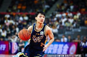 攻防转换中的战术奇效！广东男篮如何凭借精准布局锁定胜局