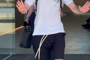 利瓦科维奇刚刚抵达巴塞罗那，即将从费内巴切转会加盟巴萨！