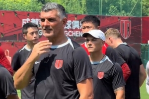 全网热议！蓉城主帅阿洛伊西激励球迷，夺冠之路我们一起走