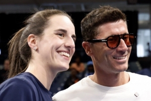 全网热议！WNBA狂热VS天空：梦幻合影引爆球迷心