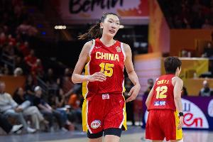 攻防转换制胜！中国女篮如何凭借团队智慧逆转捷克