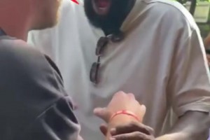 笑不活了！格林中国行品尝潮汕美食，被一头狮头鹅吓出表情包
