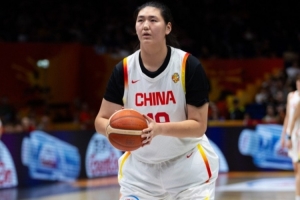 40分21板！中国女篮半场数据强势，李缘、张子宇表现引关注
