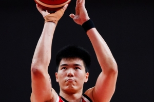 战报：焦泊乔半场4中3，中国男篮热身赛半场落后新西兰