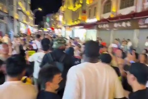 格林在中国这人气真高 人山人海
