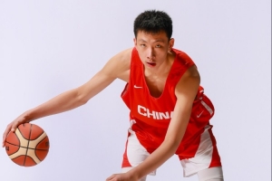 强强交锋！中国U18男篮内线对抗，赵博新崭露头角