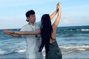战报：陈家政女友海边游玩视频曝光