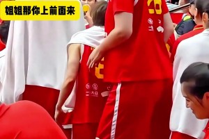 离我远点~张子宇：我肘部以下都是盲区！！