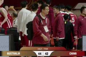 全网热议！中国U18半场惊魂，张懿赵杰联手12分，球迷直呼太刺激