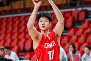 这一战将改变格局？赵嘉义挺身而出，中国男篮胜利背后的深远影响